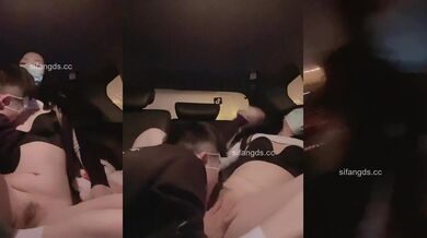 【抖音泄密】27岁湖南小少妇 衣衣甜甜圈 跟榜一大哥玩车震，上下都粉，精彩刺激！ (1)