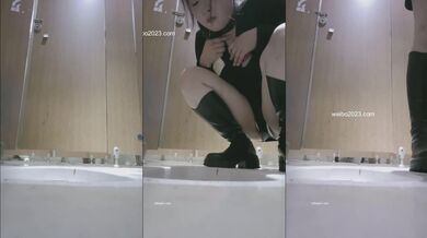 十二月最新流出精品厕拍全景酒吧女厕后拍美女尿尿喝高了呕吐的长靴小美眉 (3)