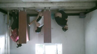 佼佼者全景厕拍电子厂女工宿舍女厕 沟底双视角偷拍这期大便和拉稀的有好几个还有一个拉裤子的 (2)